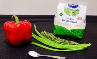 Простая закуска из болгарского перца, творога и зелени